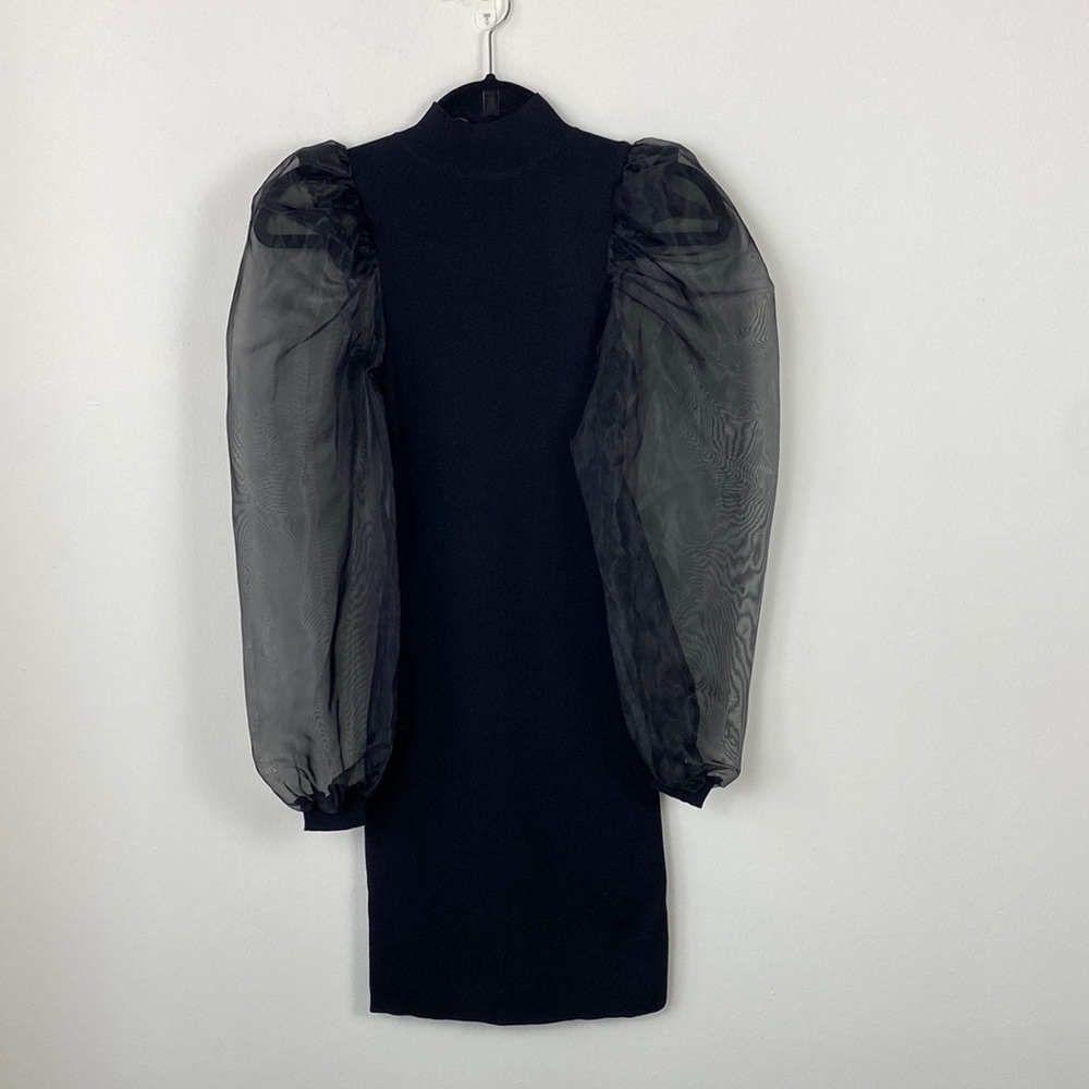 Black fitted dress with organza oversized sleeves - Picture 2 of 5